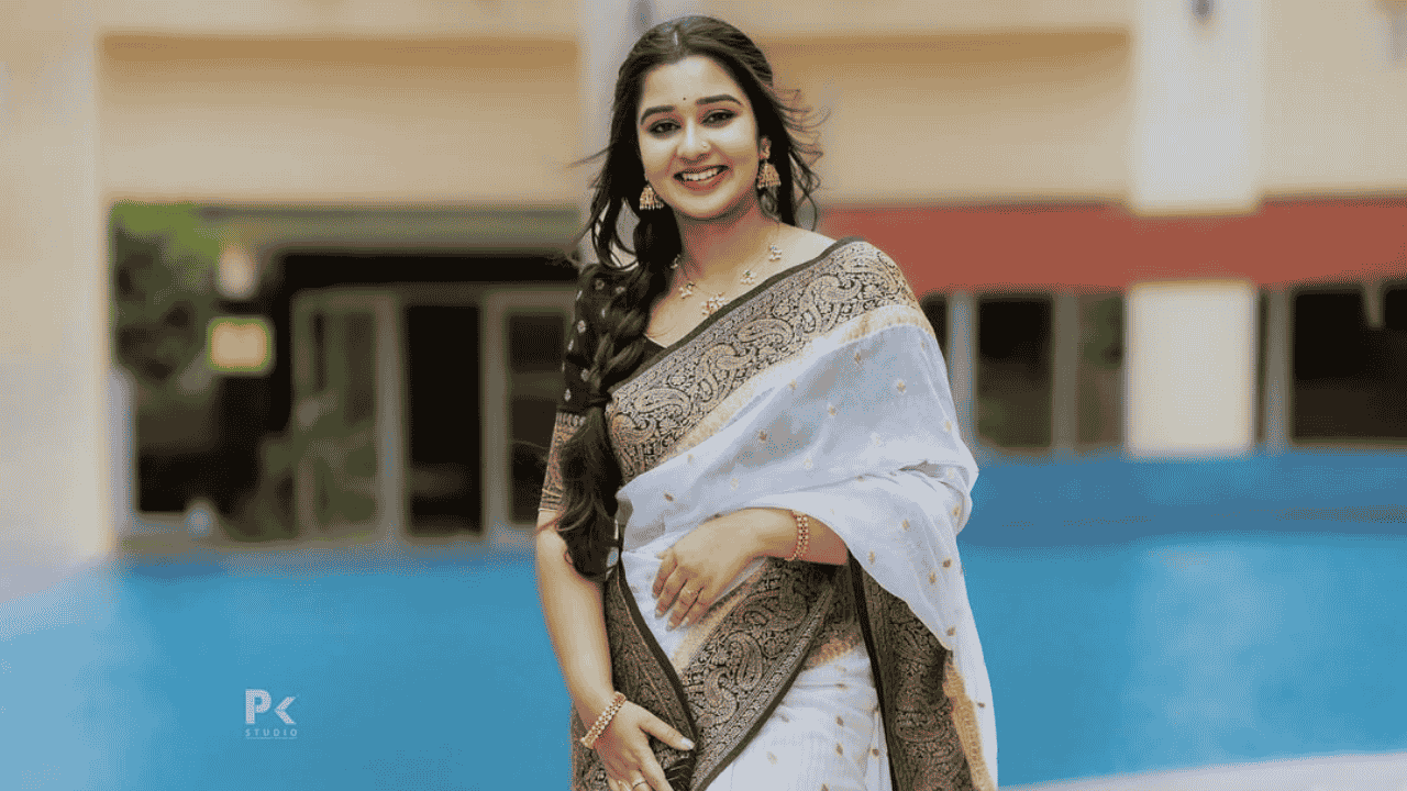 Mouna Guddemane (Actress) Height, Weight, Age, Affairs, Biography & more